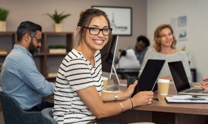 Desemprego entre jovens fica em 25,7% no 3º trimestre, estágio é alternativa